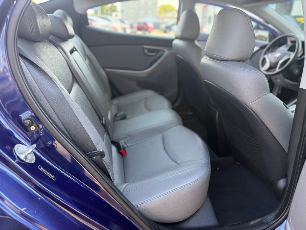 2011 Hyundai Elantra Image 12