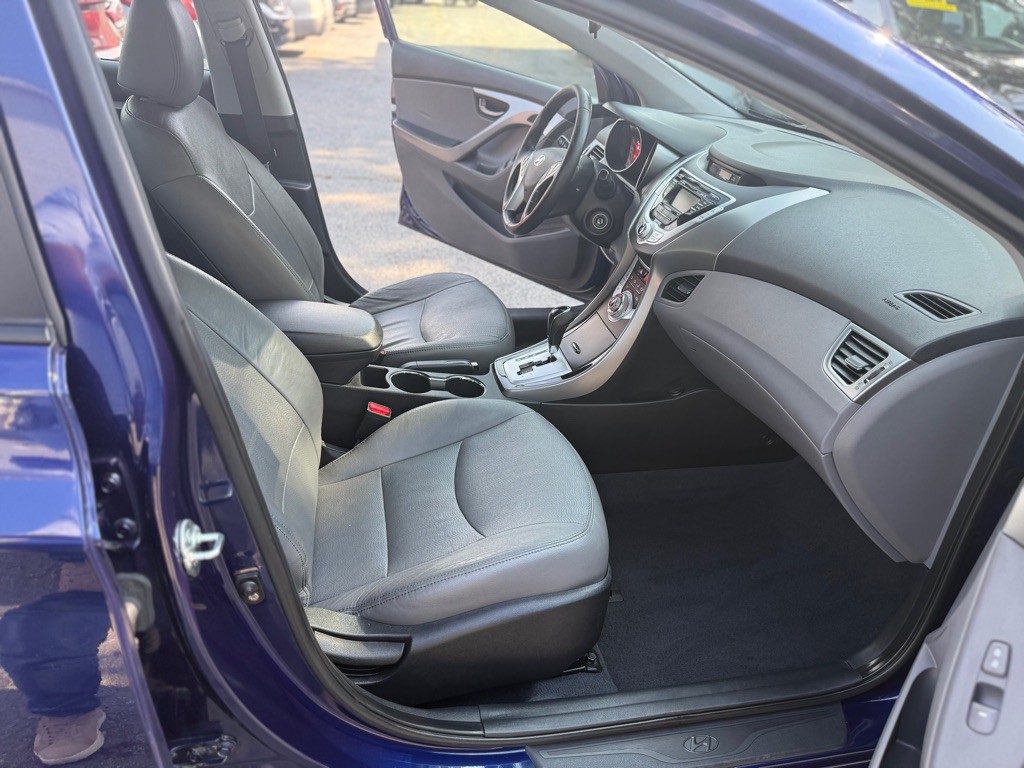 2011 Hyundai Elantra Image 14
