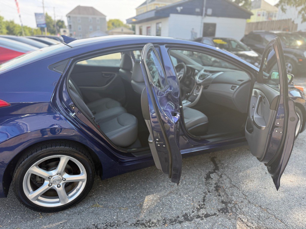 2011 Hyundai Elantra Image 15