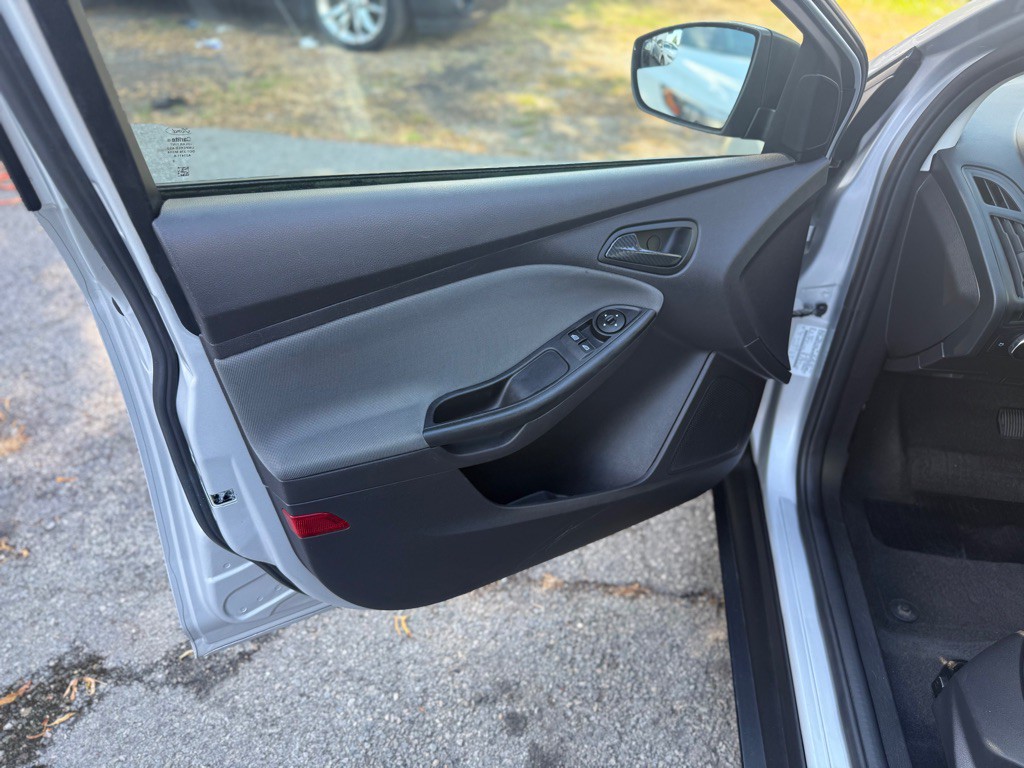 2014 Ford Focus Image 9