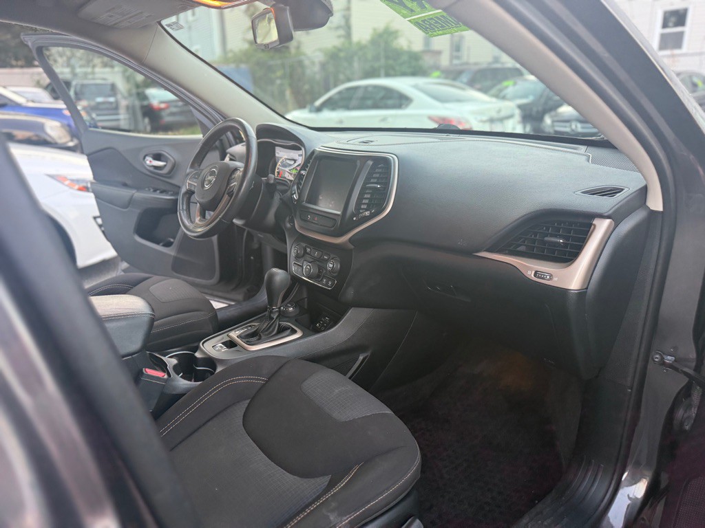 2017 Jeep Cherokee Image 11