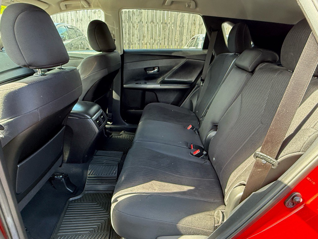 2015 Toyota Venza Image 17