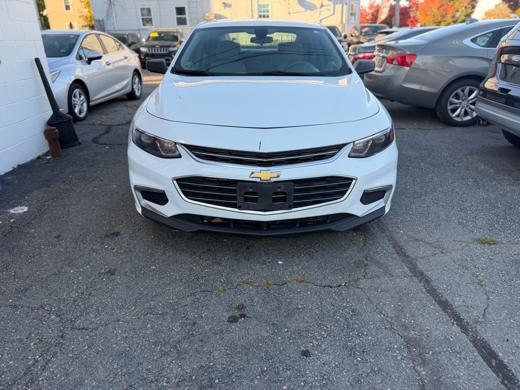 2018 Chevrolet Malibu Image 2