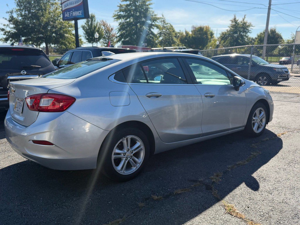 2017 Chevrolet Cruze Image 4