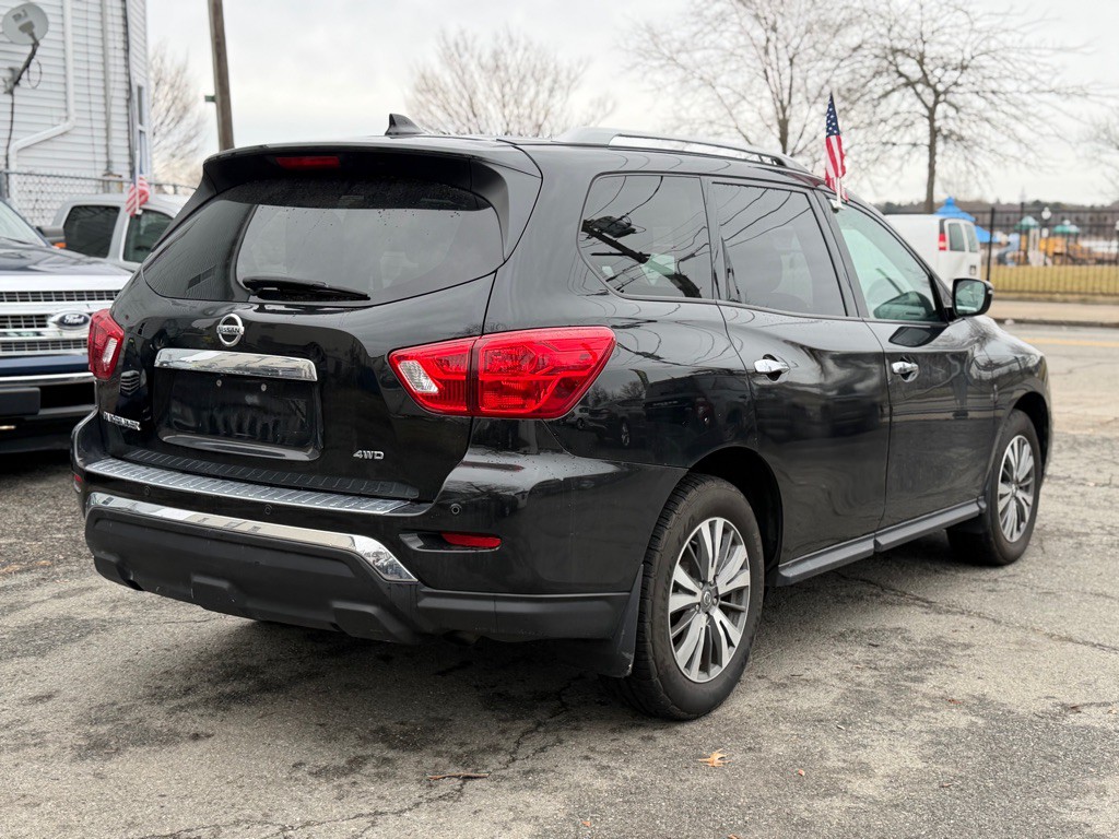 2020 Nissan Pathfinder Image 2