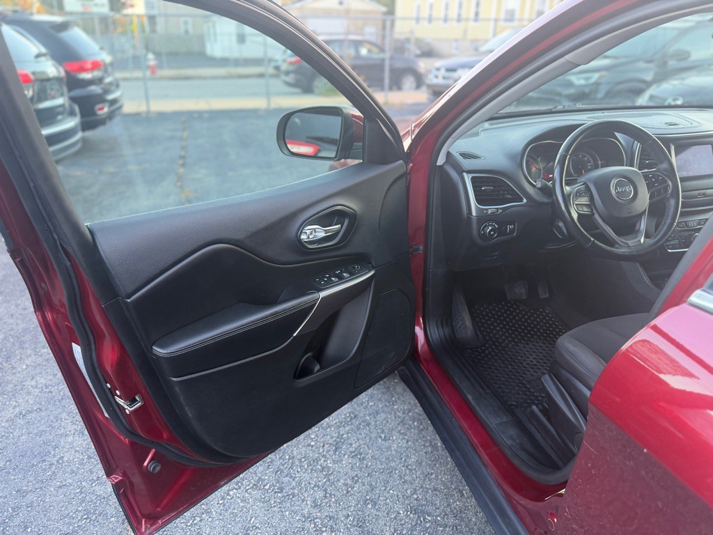 2019 Jeep Cherokee Image 8