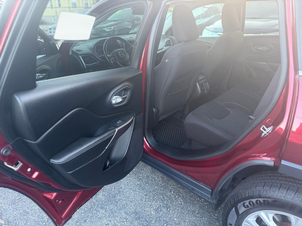 2019 Jeep Cherokee Image 9