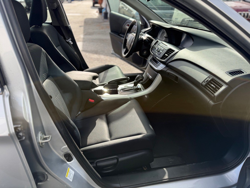 2015 Honda Accord Image 14