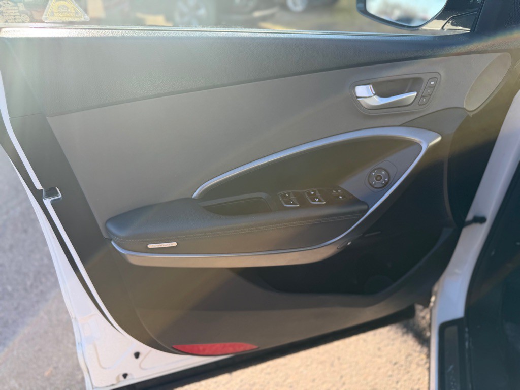 2016 Hyundai Santa Fe Image 6