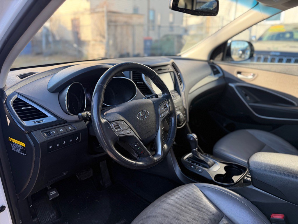 2016 Hyundai Santa Fe Image 7