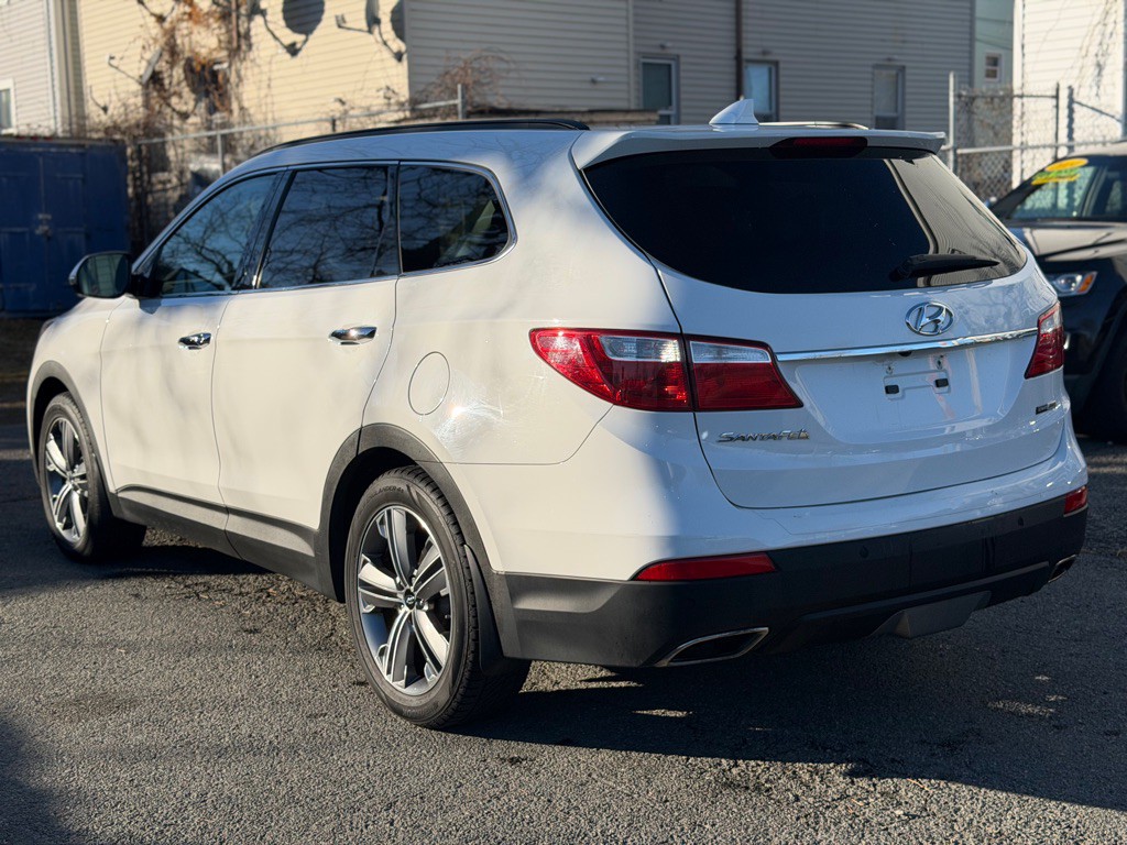 2016 Hyundai Santa Fe Image 9