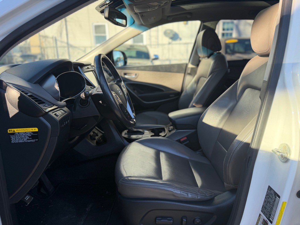 2016 Hyundai Santa Fe Image 11