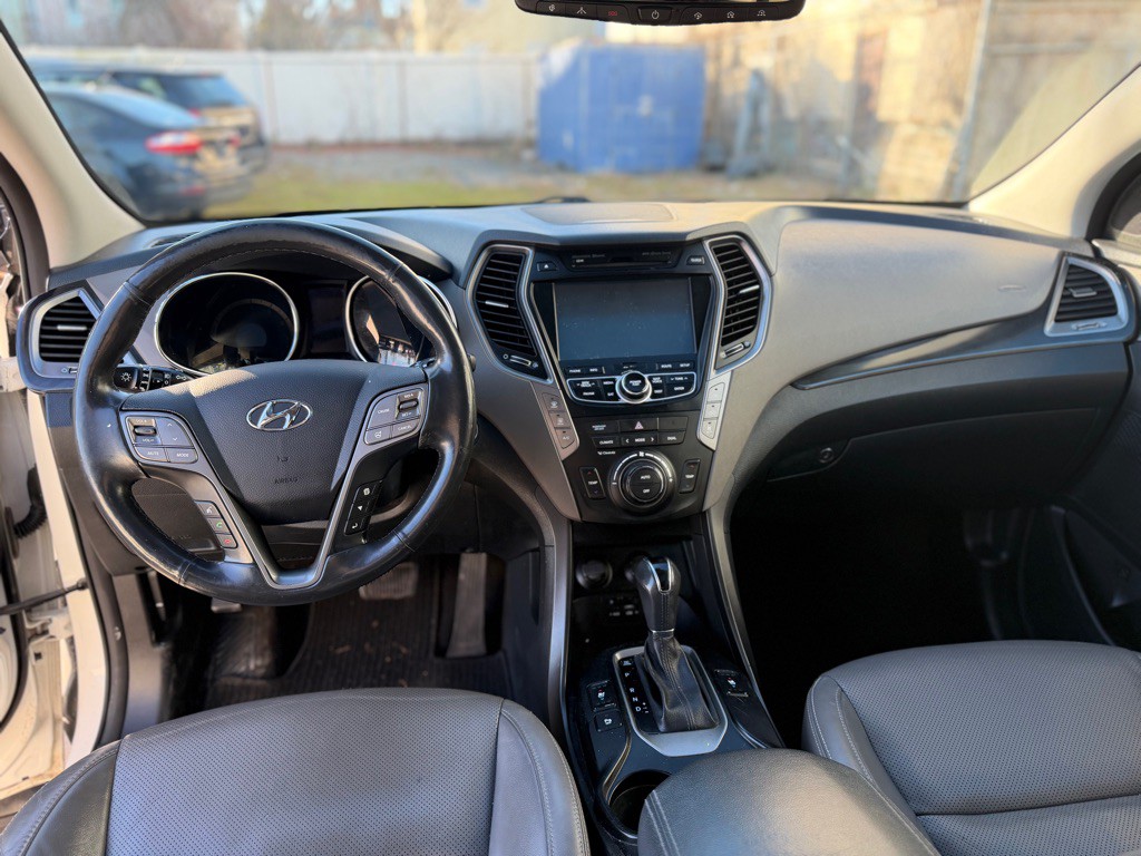 2016 Hyundai Santa Fe Image 15
