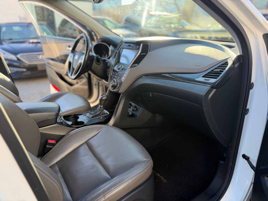 2016 Hyundai Santa Fe Image 18