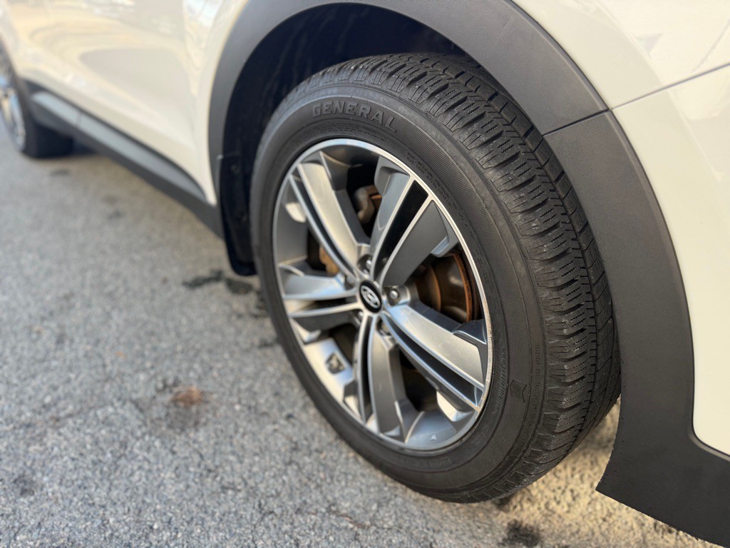 2016 Hyundai Santa Fe Image 19