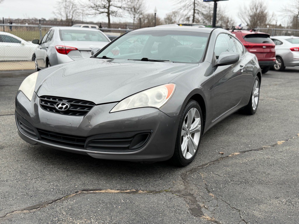 2010 Hyundai Genesis Image 1