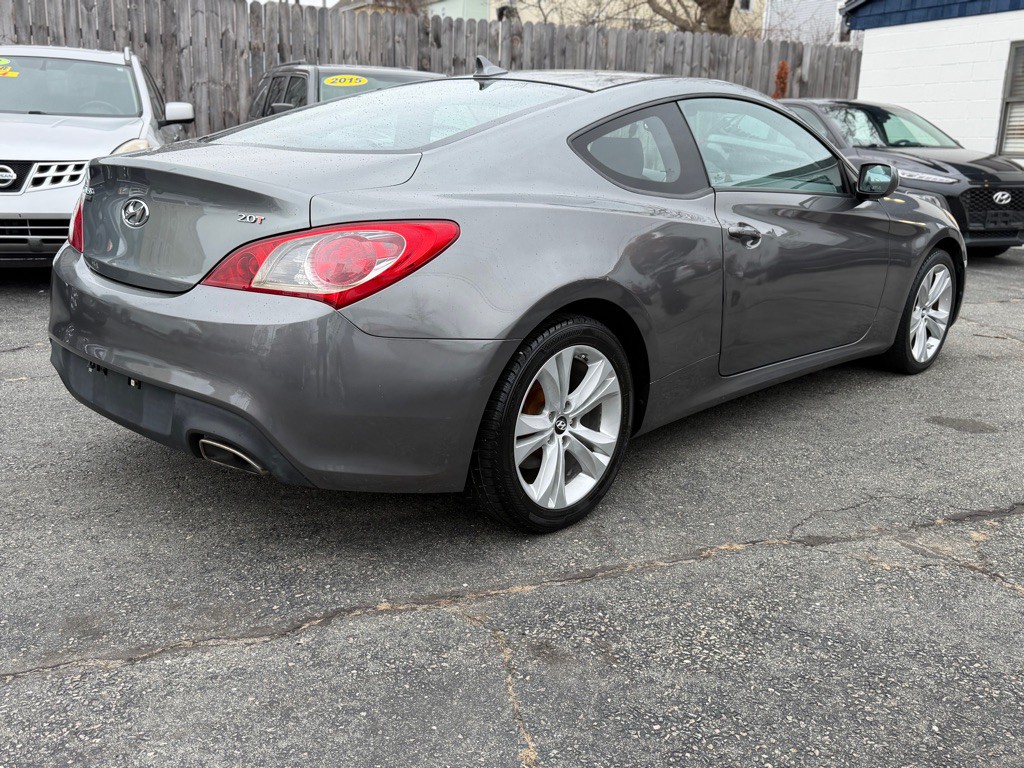 2010 Hyundai Genesis Image 5