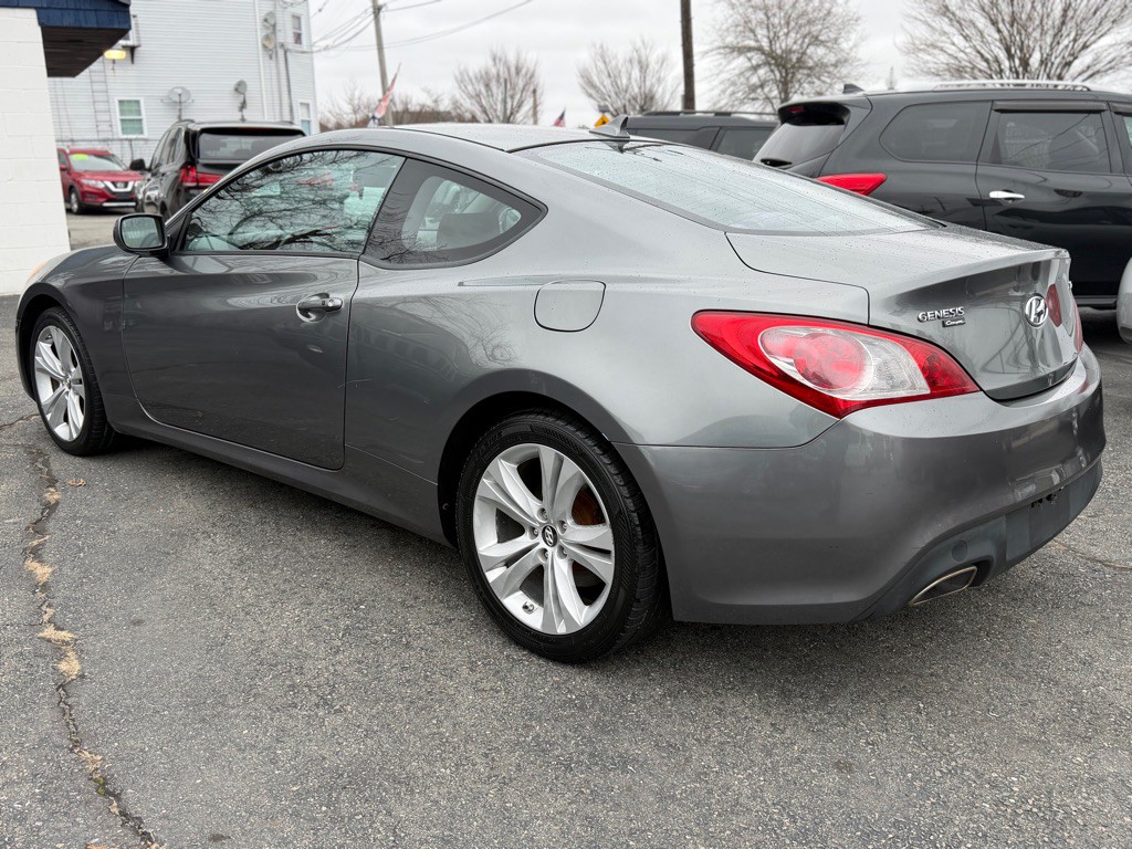 2010 Hyundai Genesis Image 8