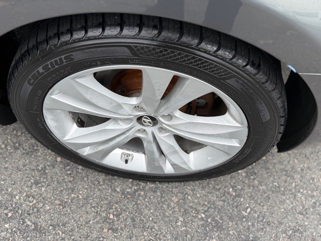 2010 Hyundai Genesis Image 9