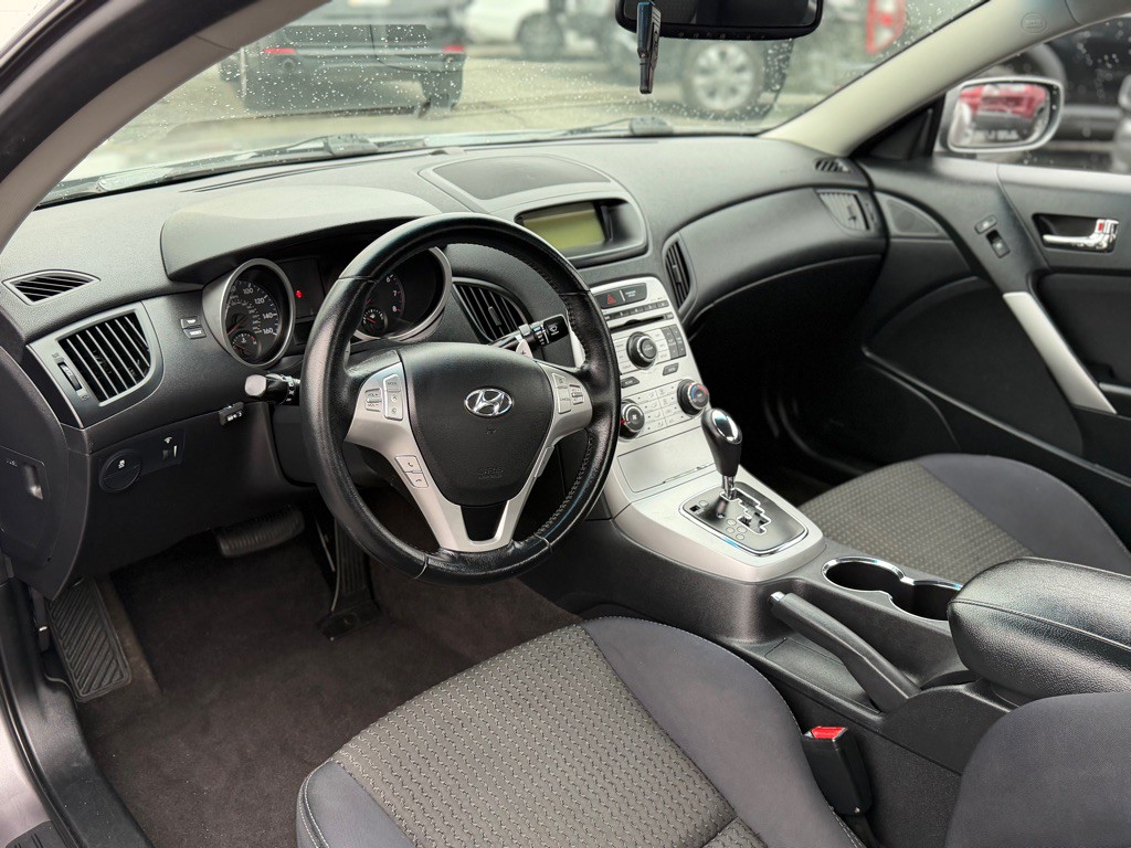 2010 Hyundai Genesis Image 10