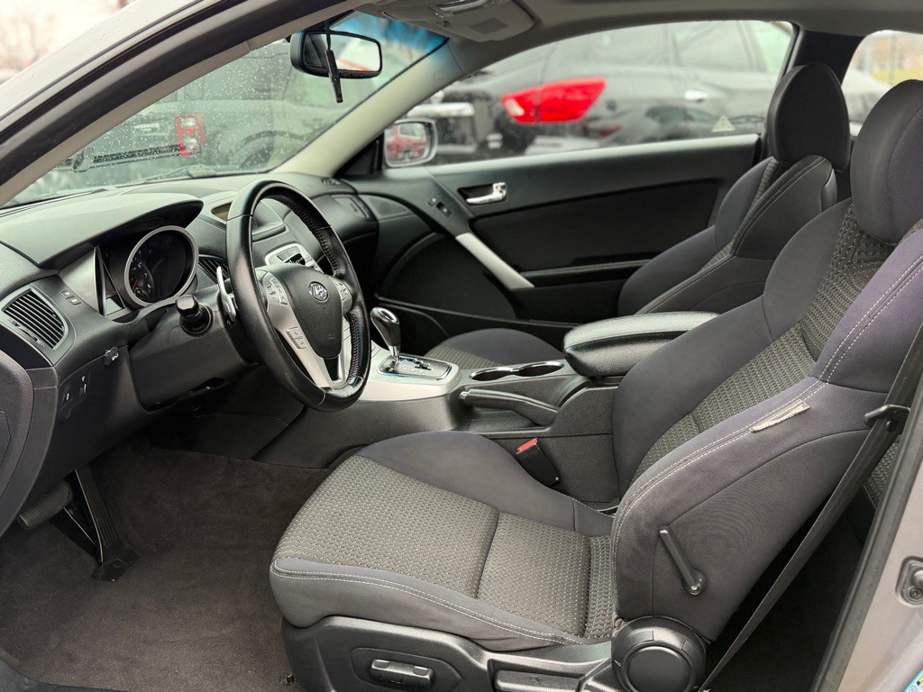 2010 Hyundai Genesis Image 12