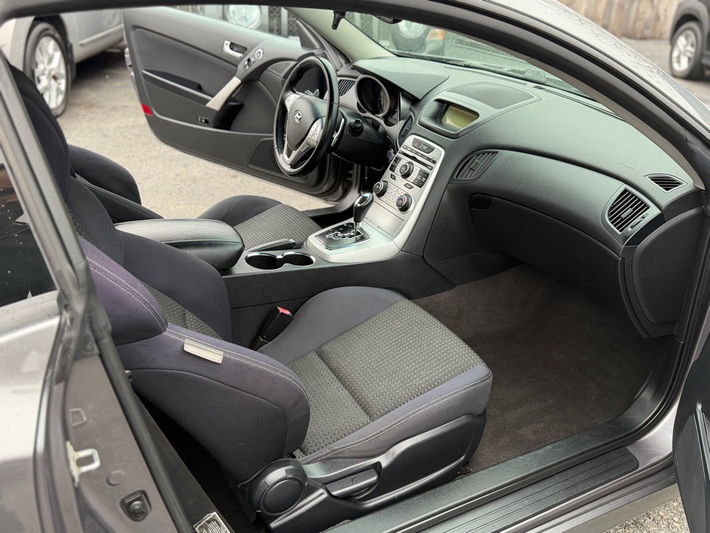 2010 Hyundai Genesis Image 13