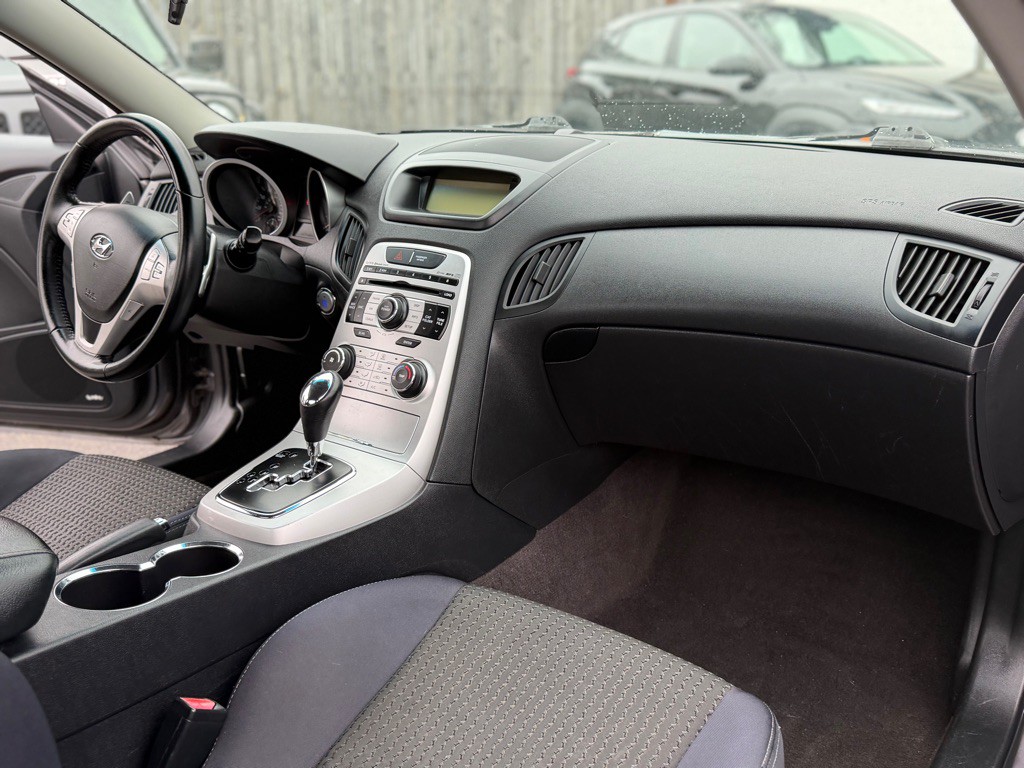 2010 Hyundai Genesis Image 14