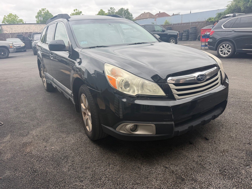 2010 Subaru Outback Image 2