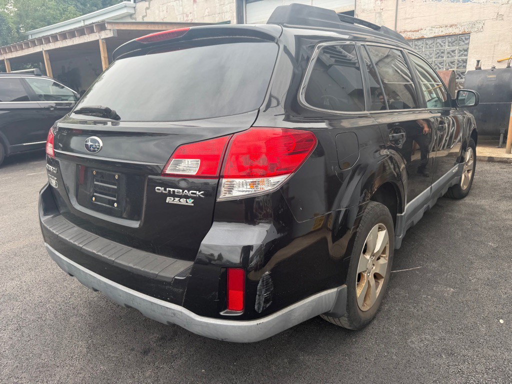 2010 Subaru Outback Image 3