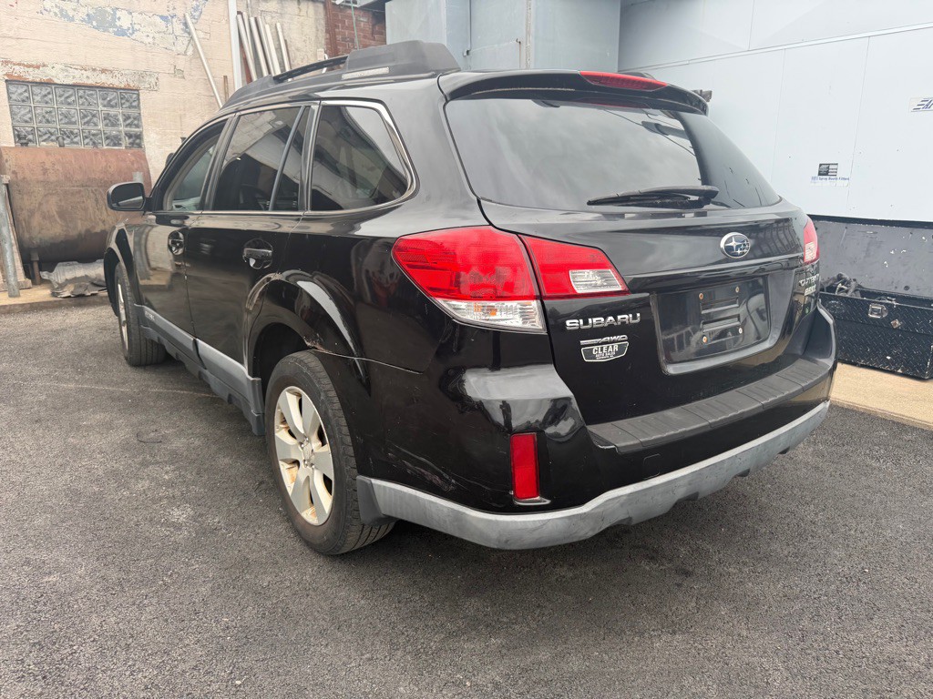2010 Subaru Outback Image 4