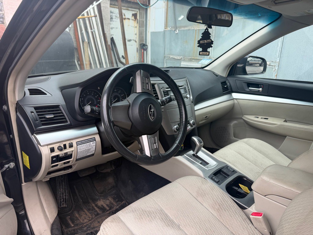 2010 Subaru Outback Image 5