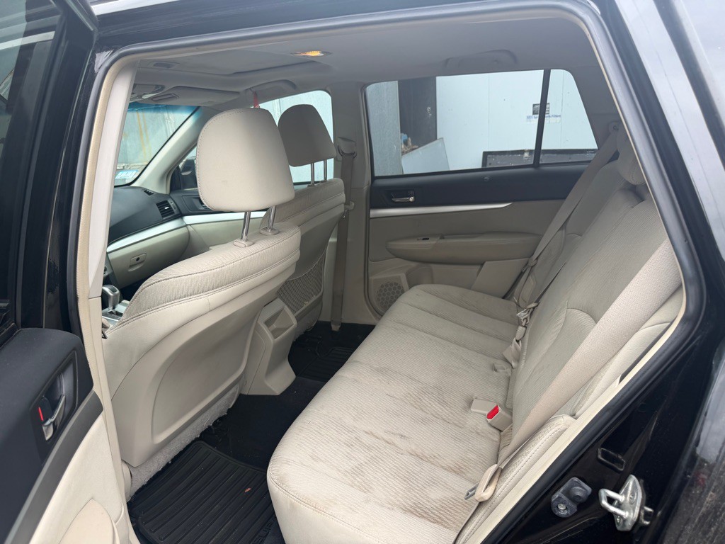 2010 Subaru Outback Image 6