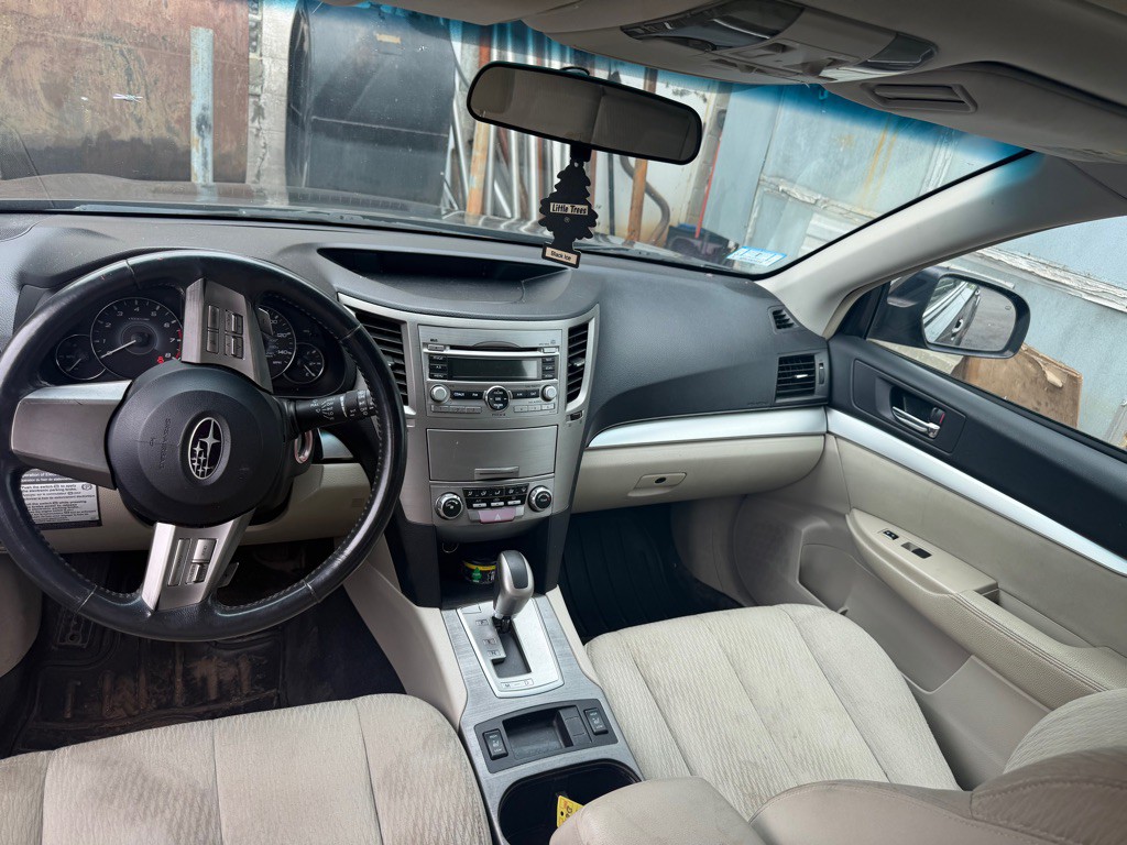 2010 Subaru Outback Image 7