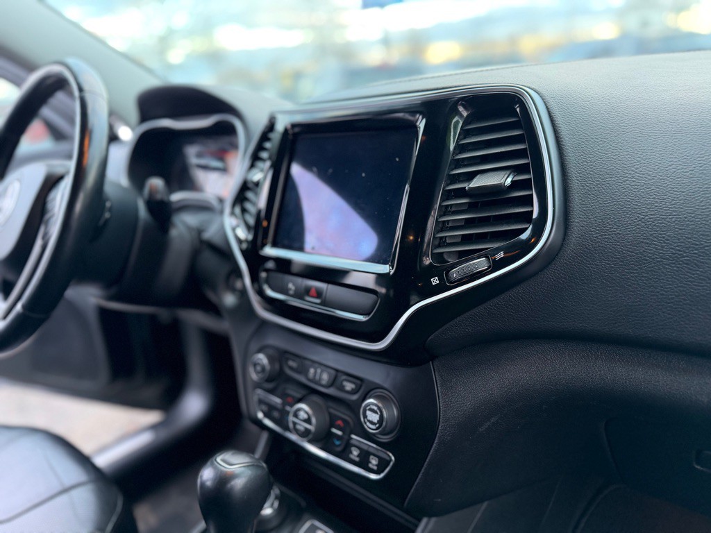 2019 Jeep Cherokee Image 12