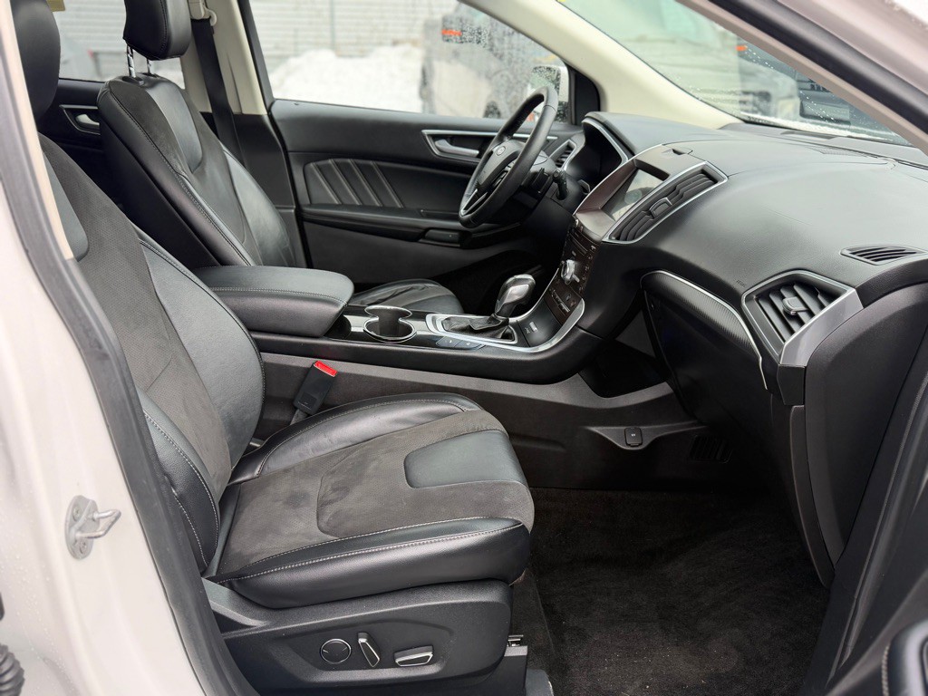 2017 Ford Edge Image 9