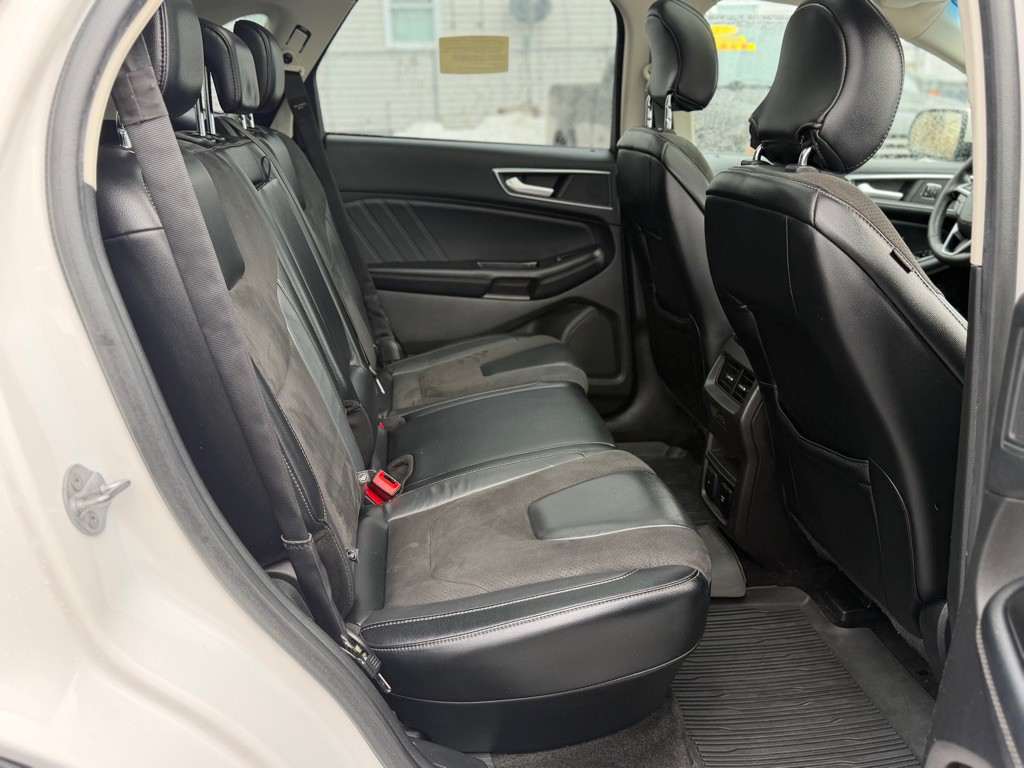 2017 Ford Edge Image 10