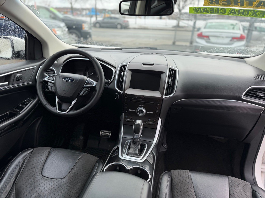 2017 Ford Edge Image 12