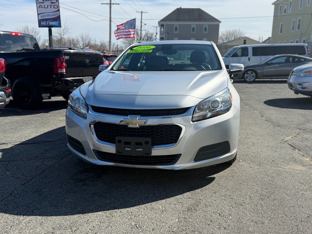 2016 Chevrolet Malibu Image 1