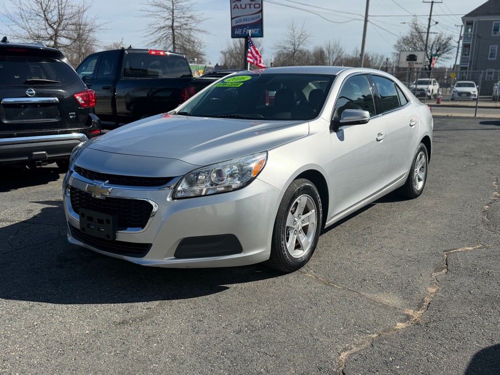2016 Chevrolet Malibu Image 2