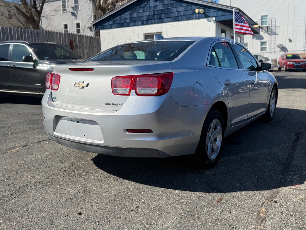 2016 Chevrolet Malibu Image 4