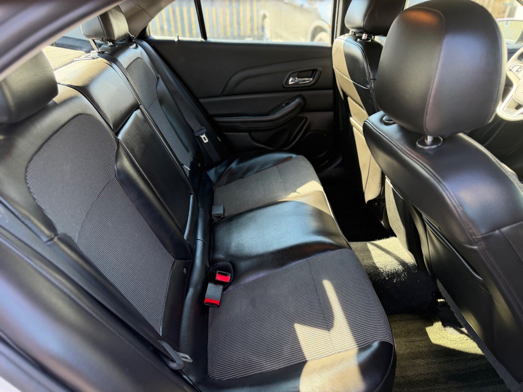2016 Chevrolet Malibu Image 10