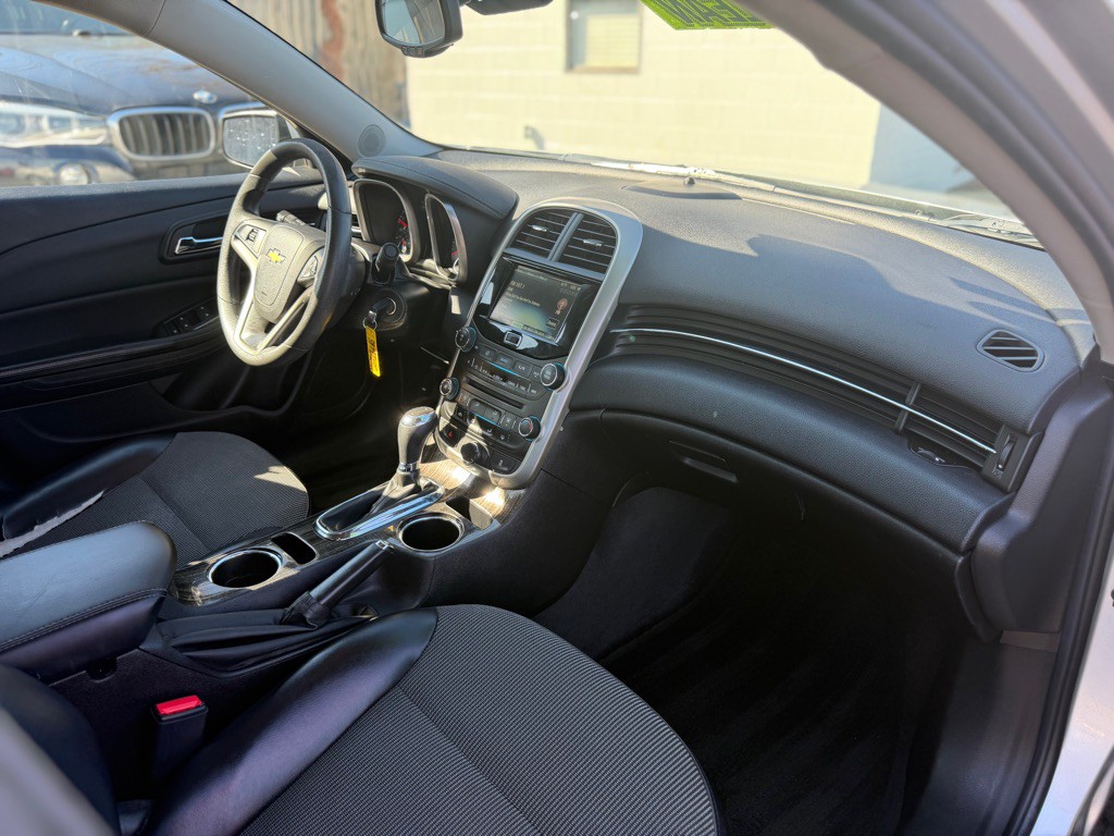 2016 Chevrolet Malibu Image 12