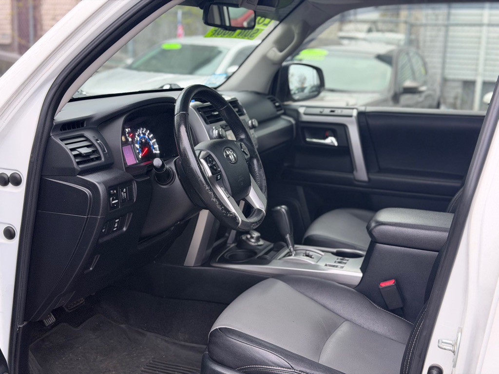 2016 Toyota 4Runner Image 9
