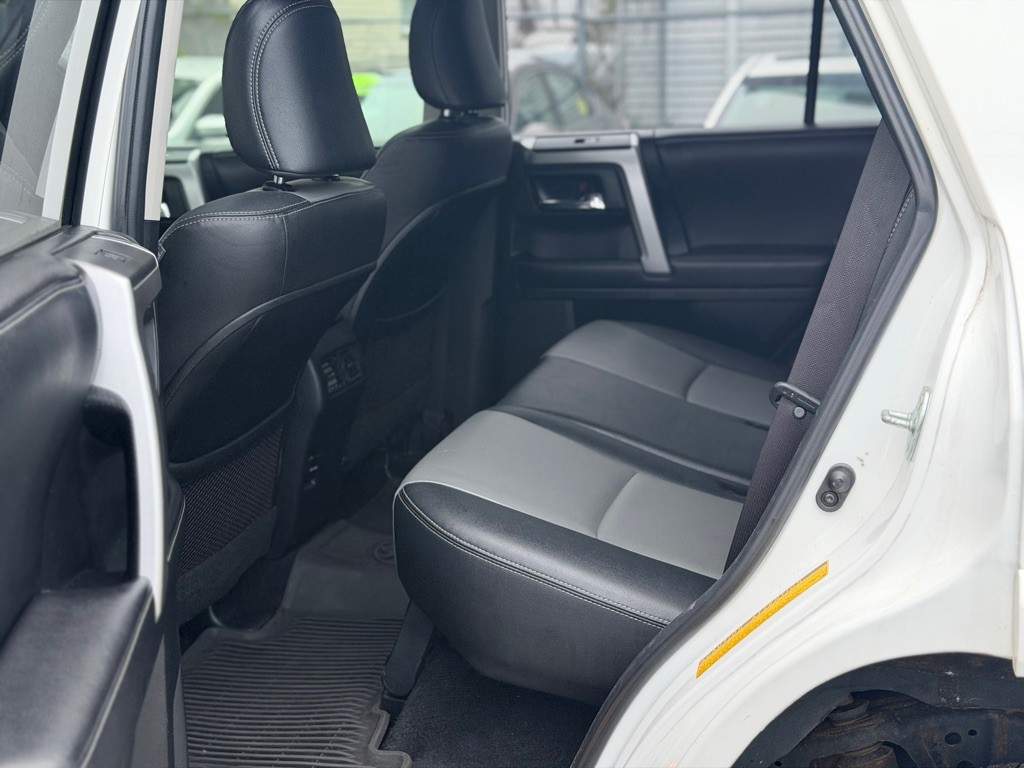 2016 Toyota 4Runner Image 10