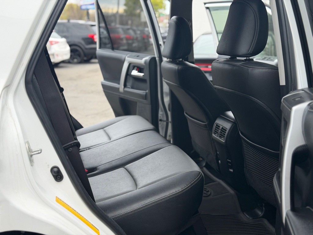 2016 Toyota 4Runner Image 14