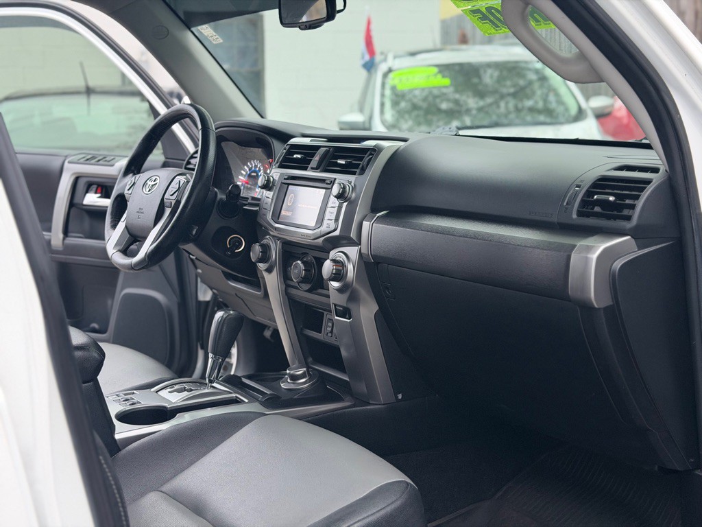 2016 Toyota 4Runner Image 15