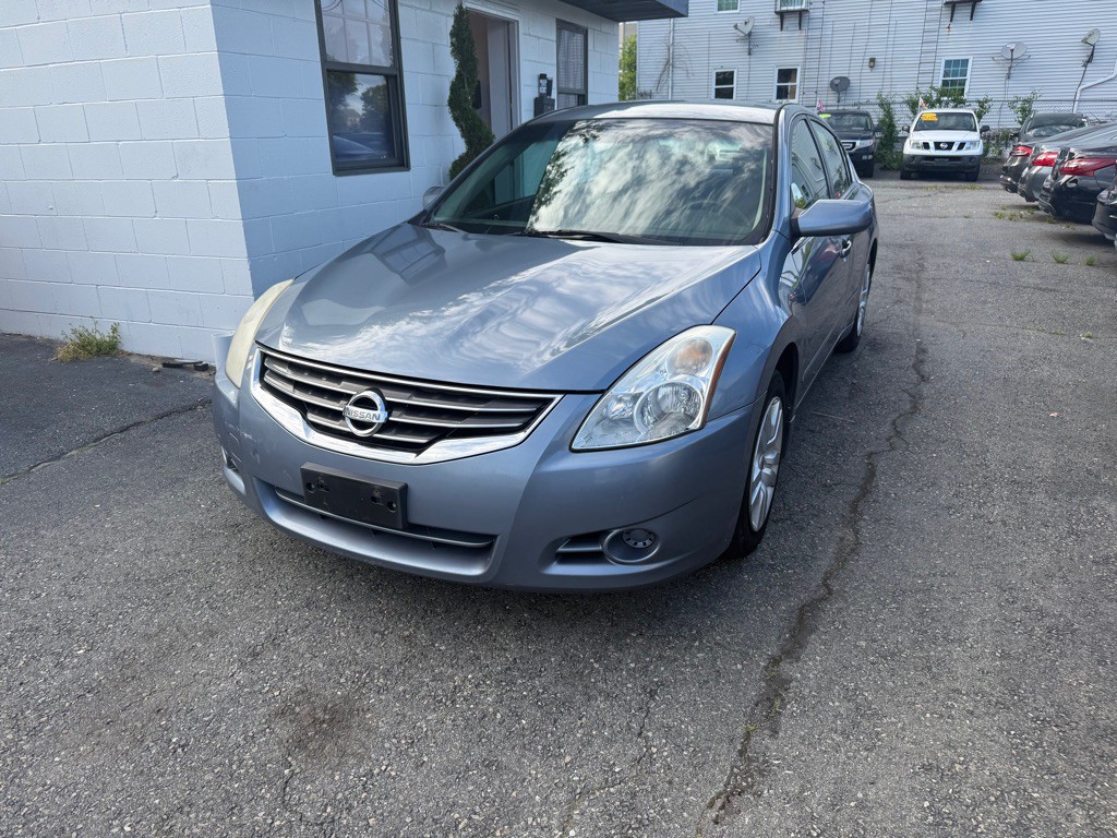 2010 Nissan Altima Image 1