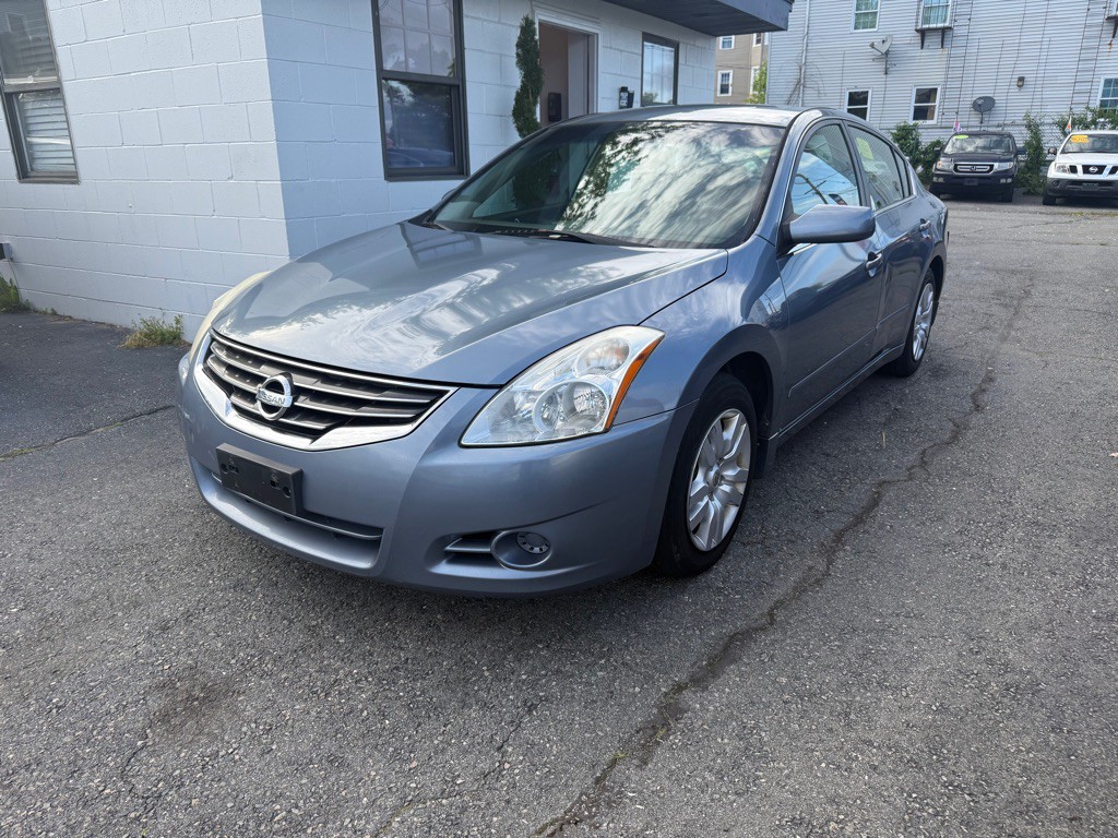 2010 Nissan Altima Image 2