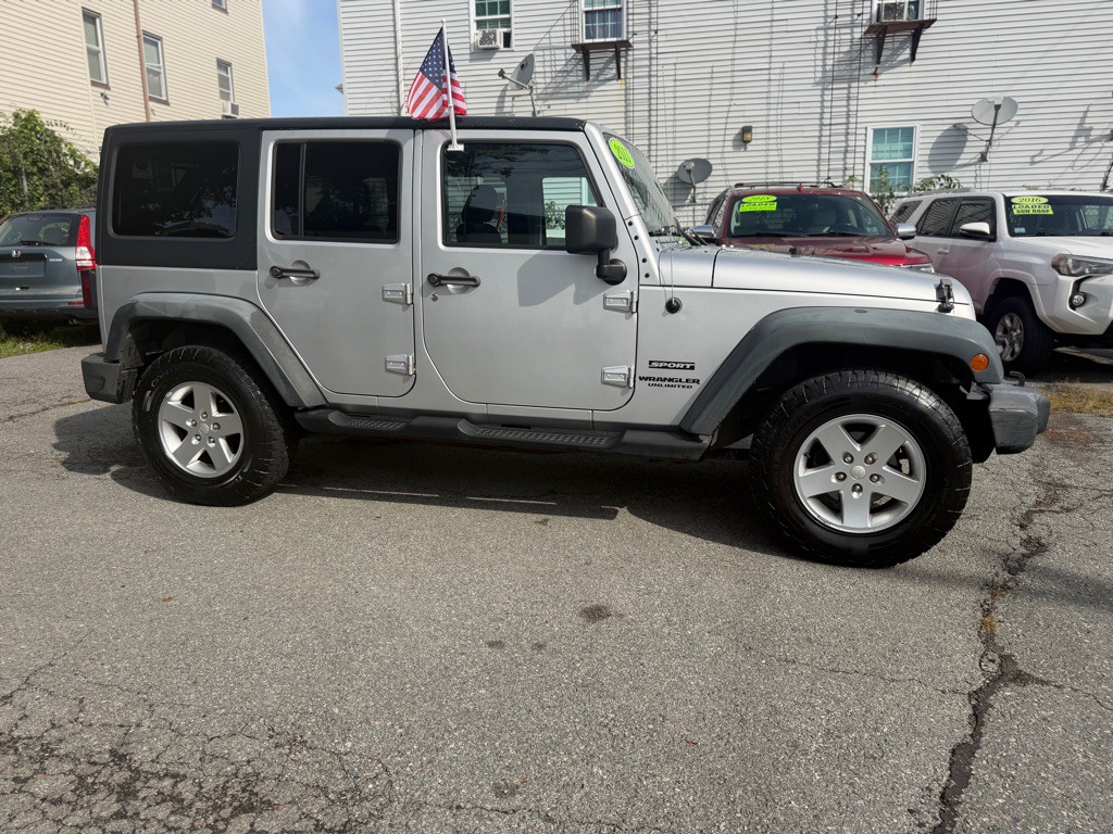 2011 Jeep Wrangler Unlimited Image 4