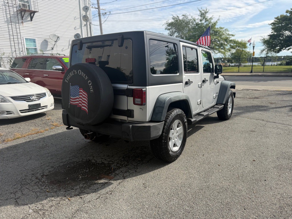 2011 Jeep Wrangler Unlimited Image 5